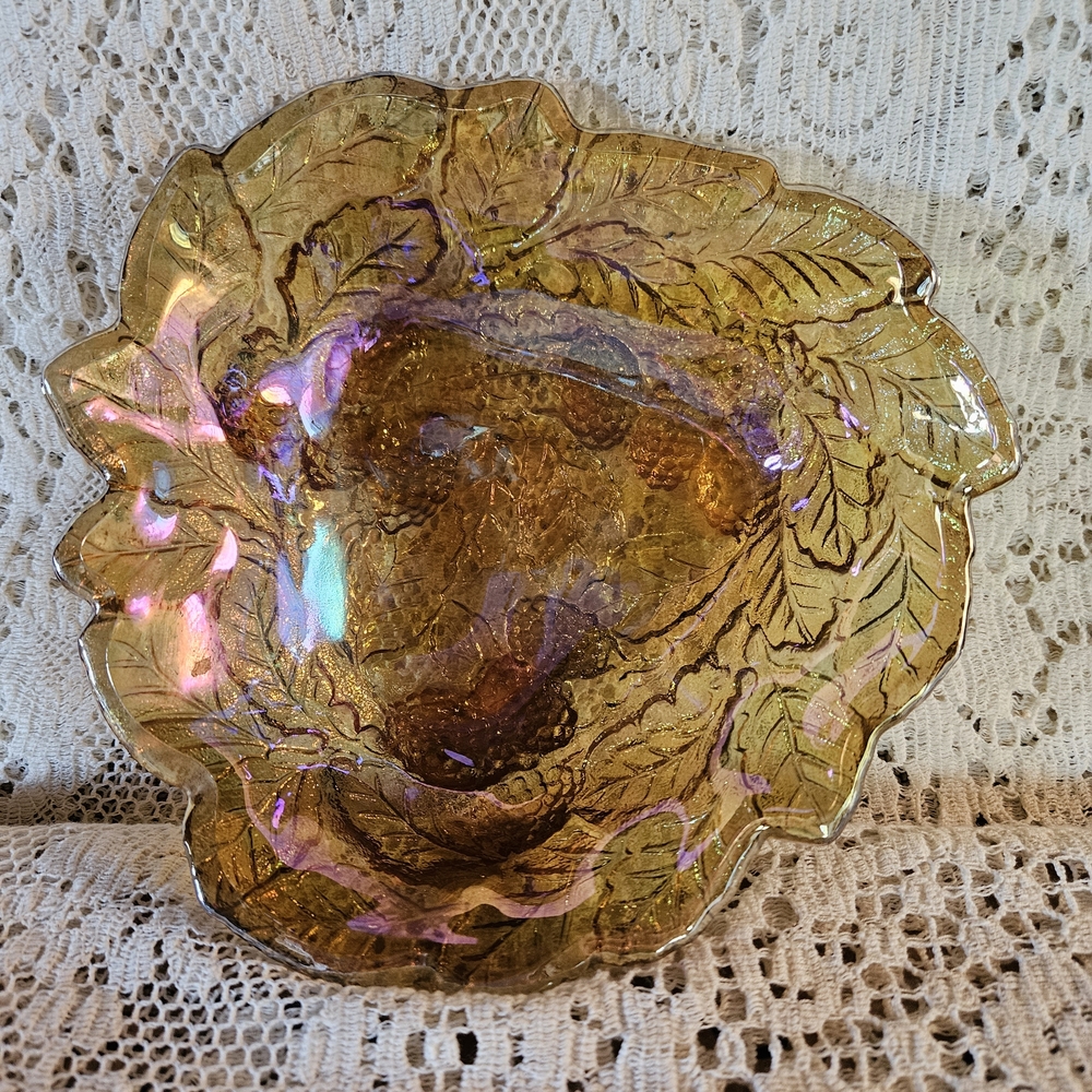 ❤️ CARNIVAL GLASS - Vintage Iridescent Triangle Trinket / Bowl Dish